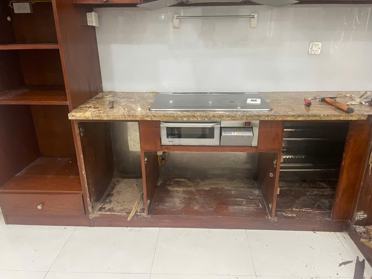 tủ bếp gỗ sau 8 năm sử dụng